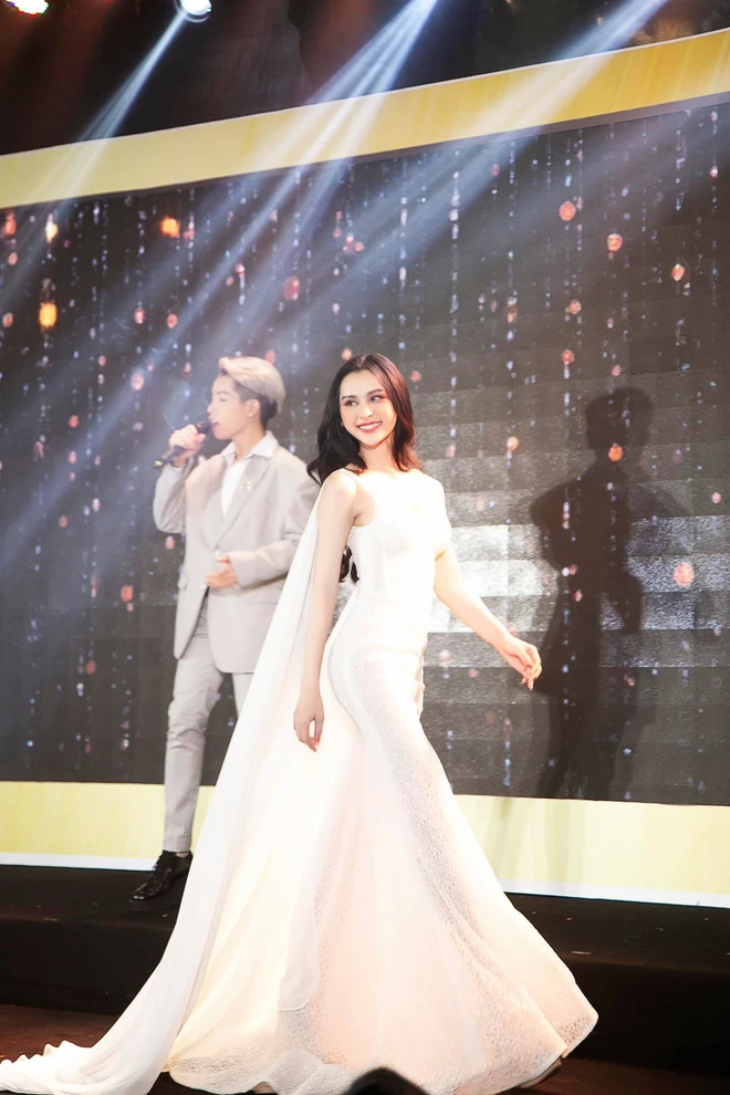 Á hậu chuyển giới có gương mặt vạn người mê: Từ bỏ hào quang về quê bán bún cá, vất vả mà yên vui-2