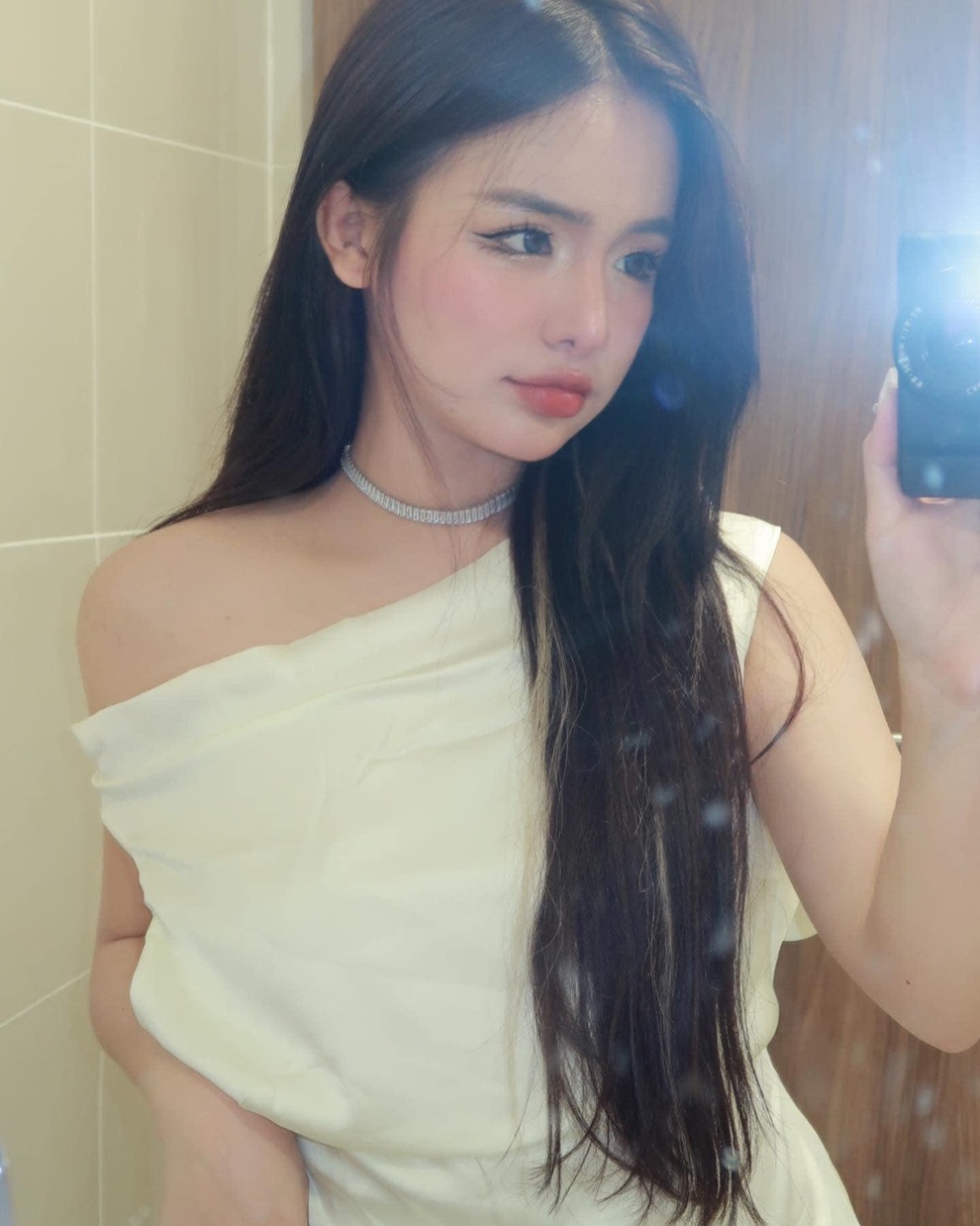 Cô gái xinh đẹp bất ngờ cưới TikToker Phạm Thoại là ai?-3