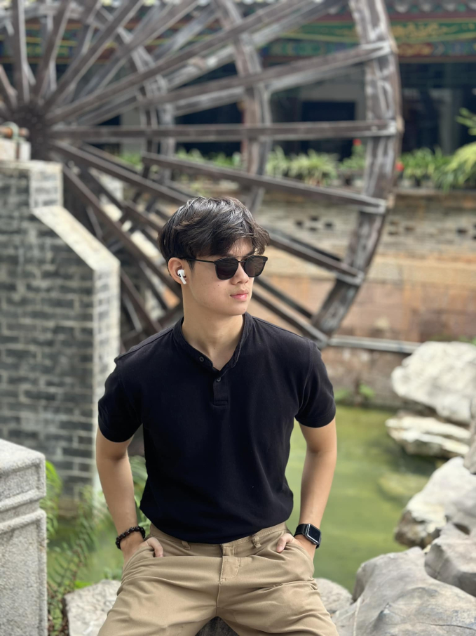 Hóa ra nữ hoàng ảnh lịch đình đám có cậu con trai cực phẩm: Cao 1m80, học giỏi và chơi thể thao cũng đỉnh nốt-4