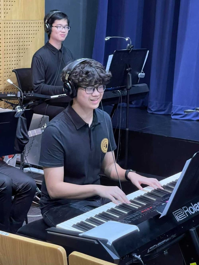 Hóa ra nữ hoàng ảnh lịch đình đám có cậu con trai cực phẩm: Cao 1m80, học giỏi và chơi thể thao cũng đỉnh nốt-7