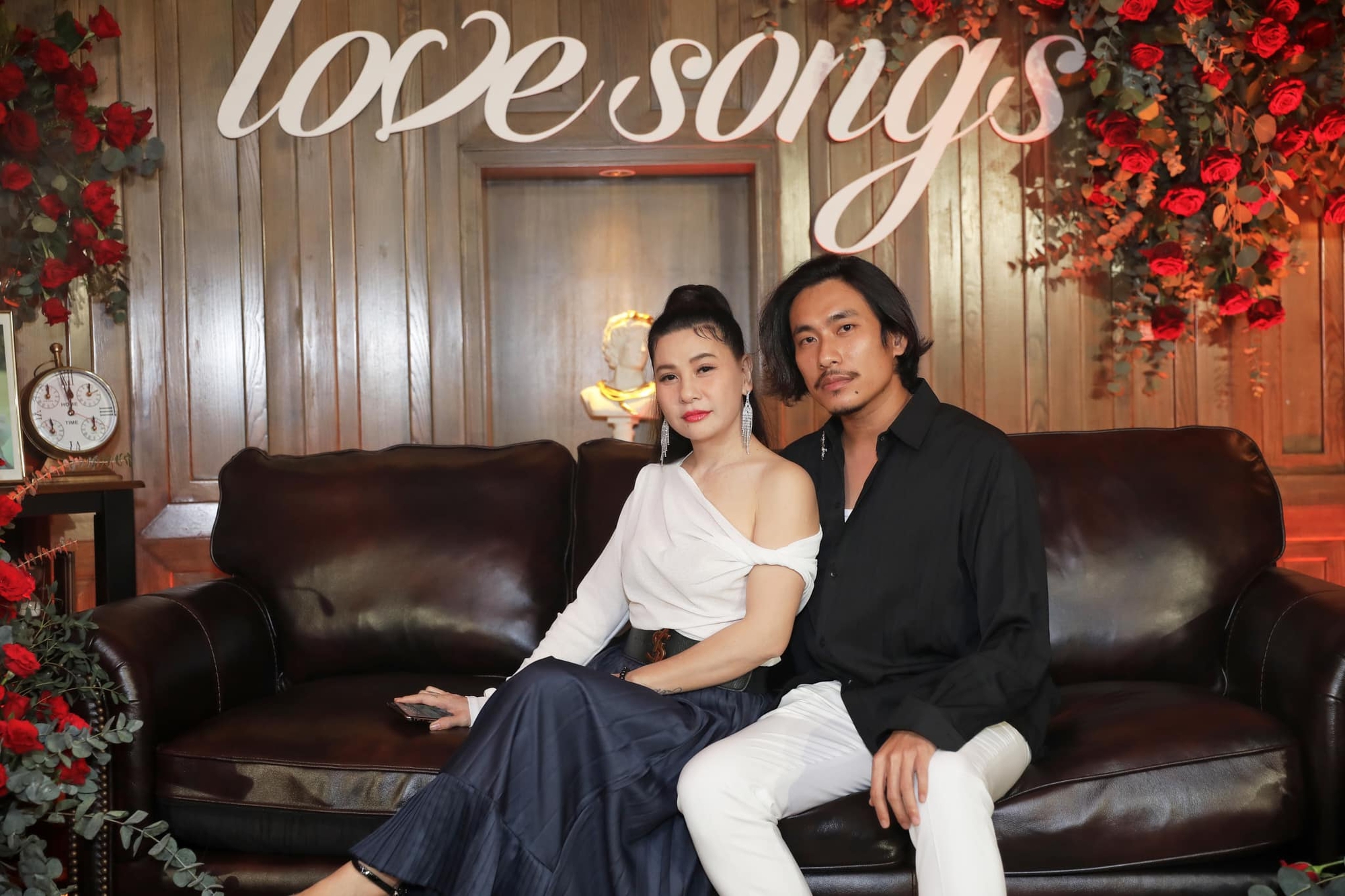 Cặp đôi chị em lệch 18 tuổi: Từng lên kế hoạch có con chung, tan vỡ sau 12 năm yêu vì lý do ngỡ ngàng-3