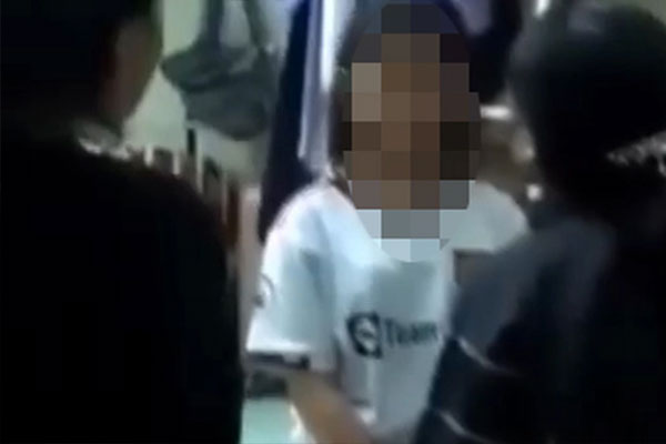 Nữ sinh lớp 11 rơi từ tầng 5 xuống sân trường-1