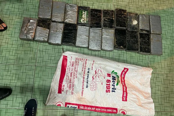 Liên tiếp phát hiện bao tải nghi ma tuý trôi dạt vào bờ biển Vũng Tàu-1