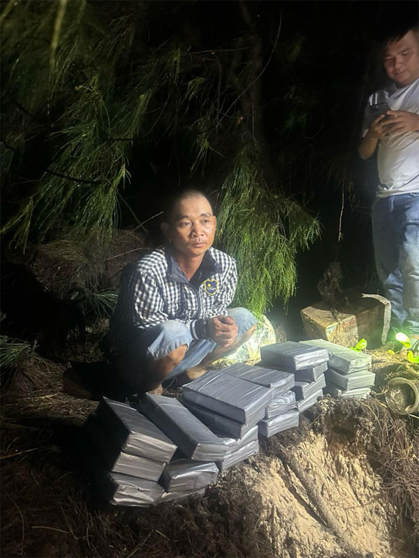 Liên tiếp phát hiện bao tải nghi ma tuý trôi dạt vào bờ biển Vũng Tàu-2