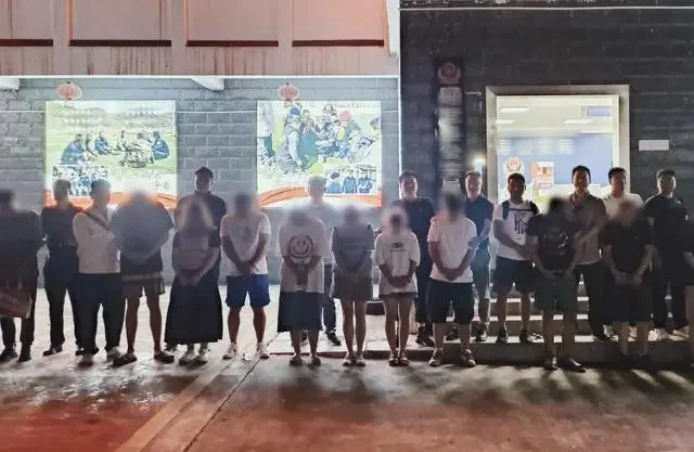 Ngồi tù vì giả nghèo khổ, lợi dụng tình thương của dân mạng để bán hàng online-5