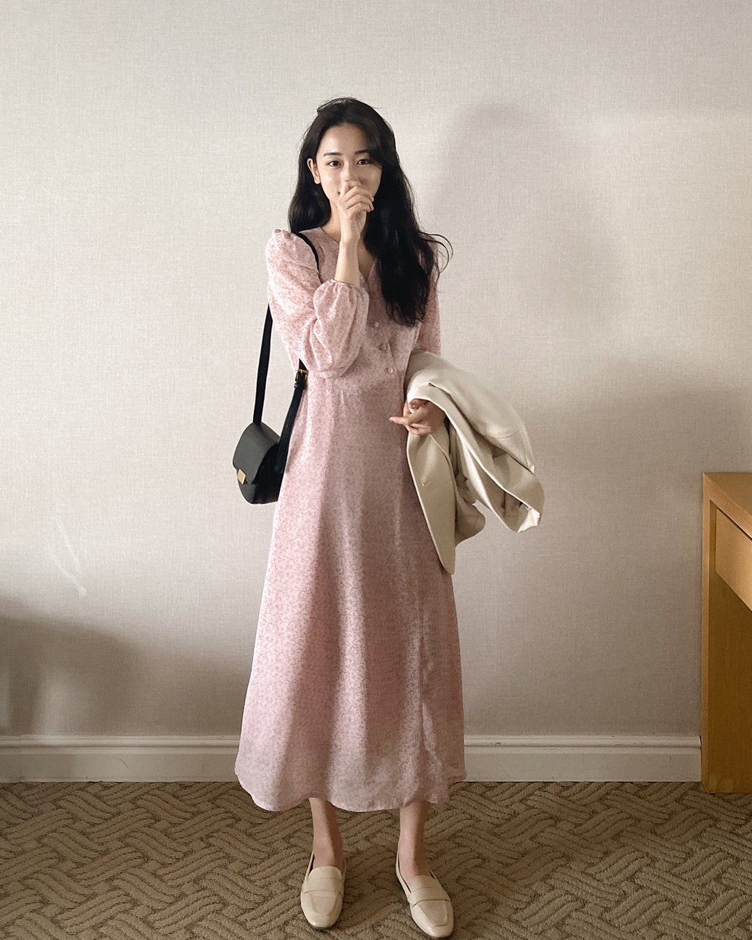 10 cách diện váy họa tiết đẹp từ dạo phố tới đi du lịch-10