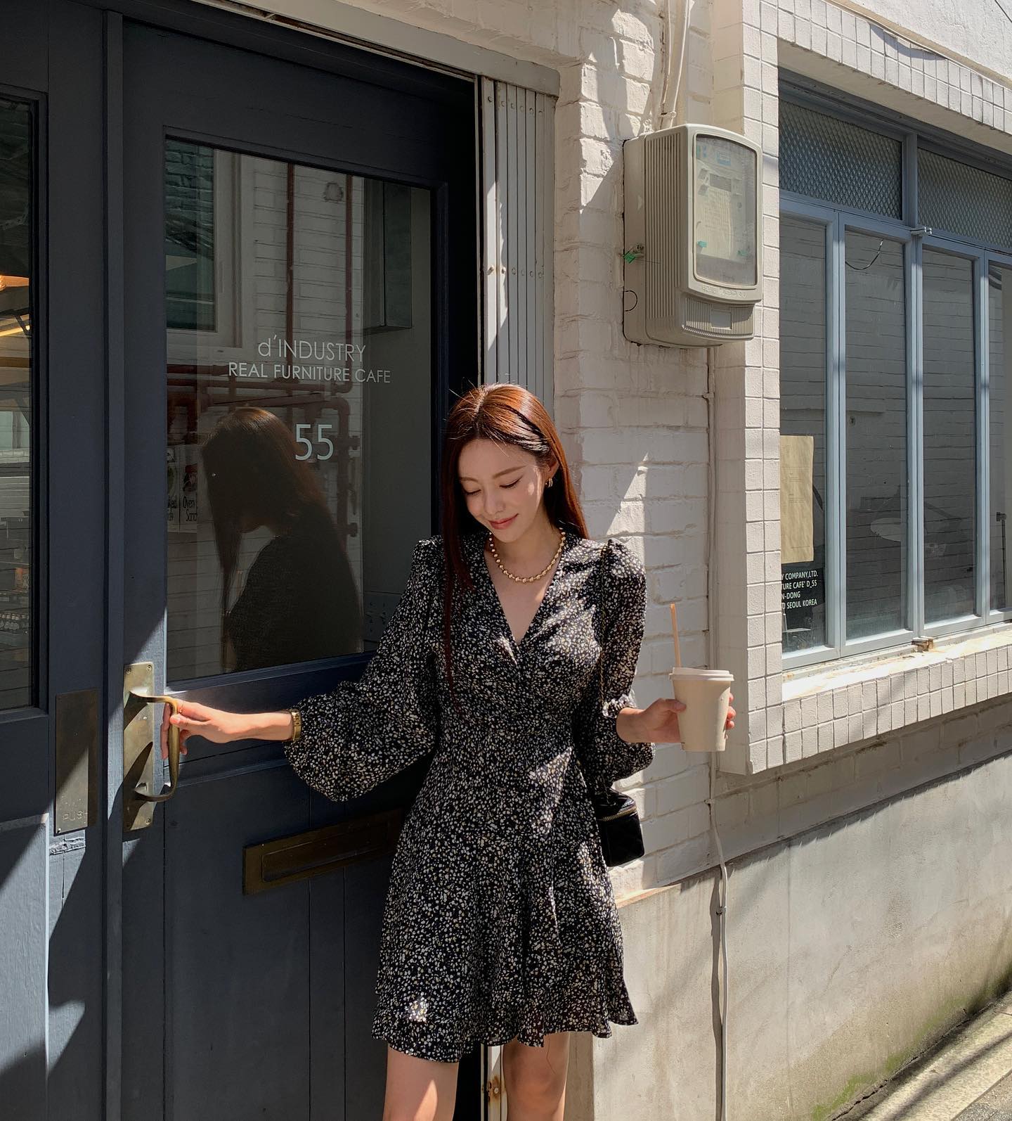 10 cách diện váy họa tiết đẹp từ dạo phố tới đi du lịch-2