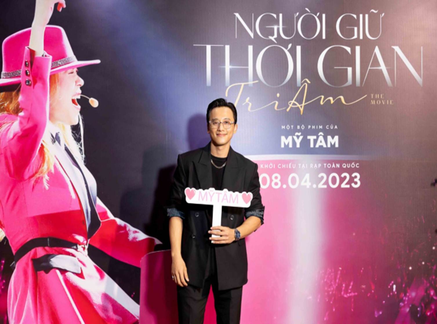 Cặp đôi Vbiz liên tục bị tóm dính kè kè ở sân bay, đã về ra mắt gia đình tính chuyện tương lai?-5