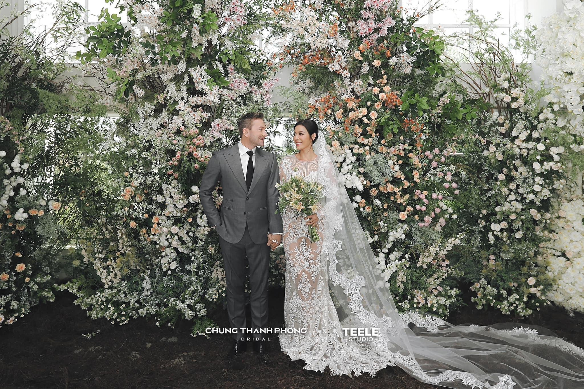 Minh Tú và chồng ngoại quốc gây sốt với loạt ảnh cưới ngập hoa ngay trước thềm hôn lễ-1