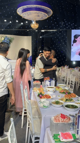 Chu Thanh Huyền và Doãn Hải My cúi chào HLV Park Hang-seo, trợ lý tiết lộ thầy không cần phiên dịch khi nói chuyện với các bạn nữ xinh đẹp-2