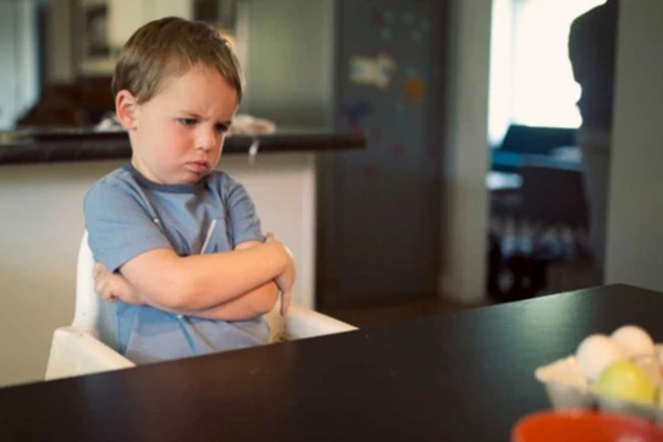 Bức ảnh 2 người ẩu đả trên phố thu hút sự chú ý, tìm hiểu mối quan hệ, ai nấy lắc đầu: Hỏng cả 1 thế hệ-3