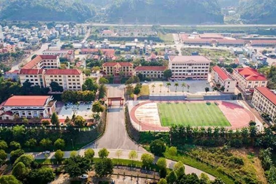 Hiệu trưởng trường chuyên nói về tâm lý nữ sinh lớp 11 bị rơi từ tầng 5