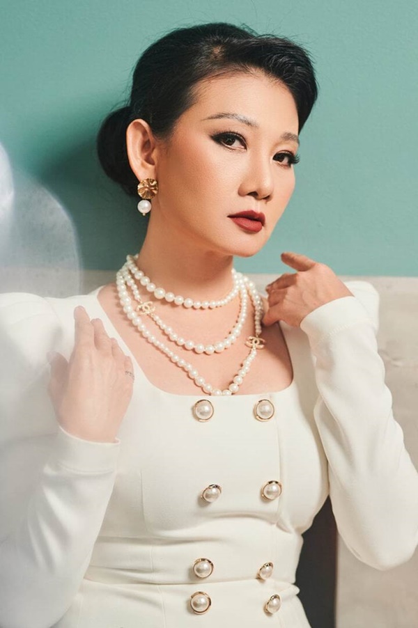 Ba bà mẹ phim Trạm cứu hộ trái tim: Người là nữ hoàng ảnh lịch, người là NSND-4