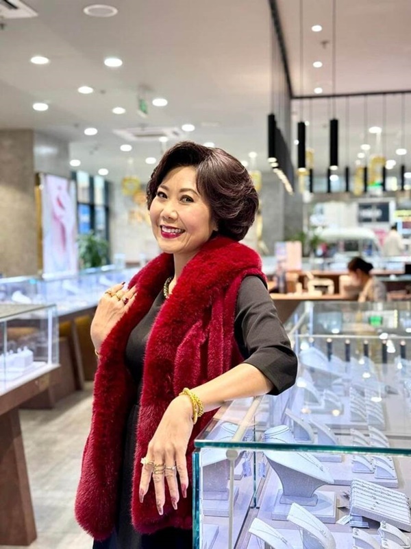 Ba bà mẹ phim Trạm cứu hộ trái tim: Người là nữ hoàng ảnh lịch, người là NSND-5