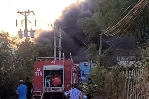 CLIP: Cháy xưởng vải hàng nghìn mét vuông ở Bình Dương-1