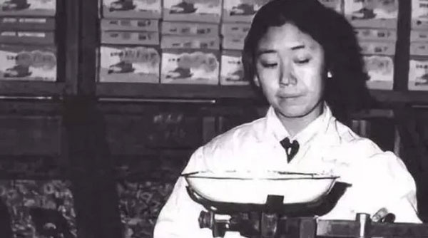 Nhặt được cục đá phát sáng như vàng, ông lão nung chảy bán lấy 4 triệu đồng: Chuyên gia định lại giá khiến ai cũng sốc-1