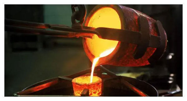 Nhặt được cục đá phát sáng như vàng, ông lão nung chảy bán lấy 4 triệu đồng: Chuyên gia định lại giá khiến ai cũng sốc-2