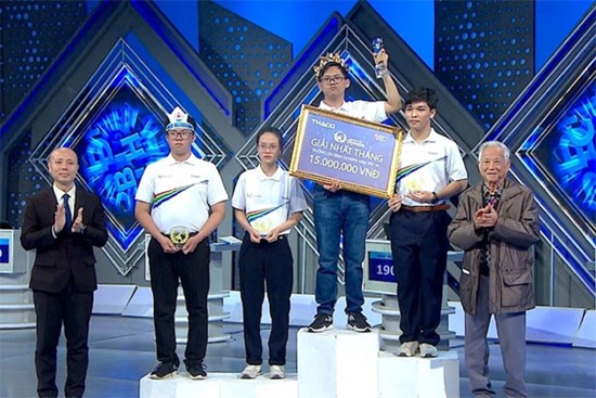 Trả lời từ khoá trong tích tắc, nam sinh Gia Lai ẵm vòng nguyệt quế Olympia