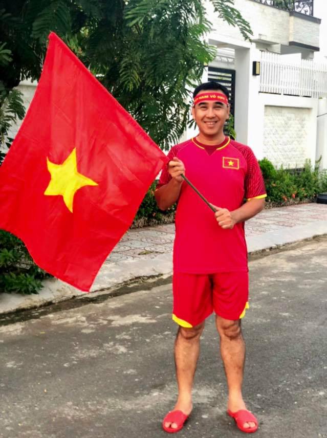 Đôi dép tổ ong huyền thoại và sự thật gây xúc động về Quyền Linh-5