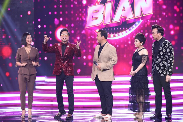 Đôi dép tổ ong huyền thoại và sự thật gây xúc động về Quyền Linh-1