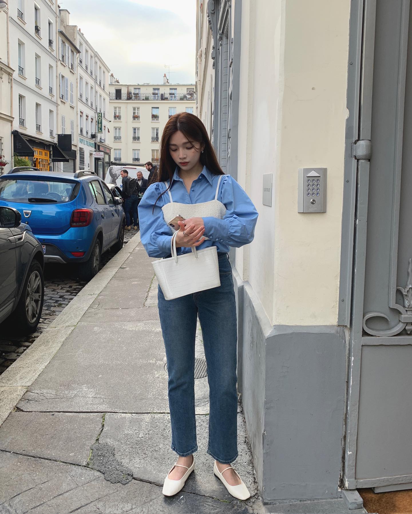 4 kiểu quần nên mặc khi đi giày bệt để chân thon dài, dáng cao hơn-2