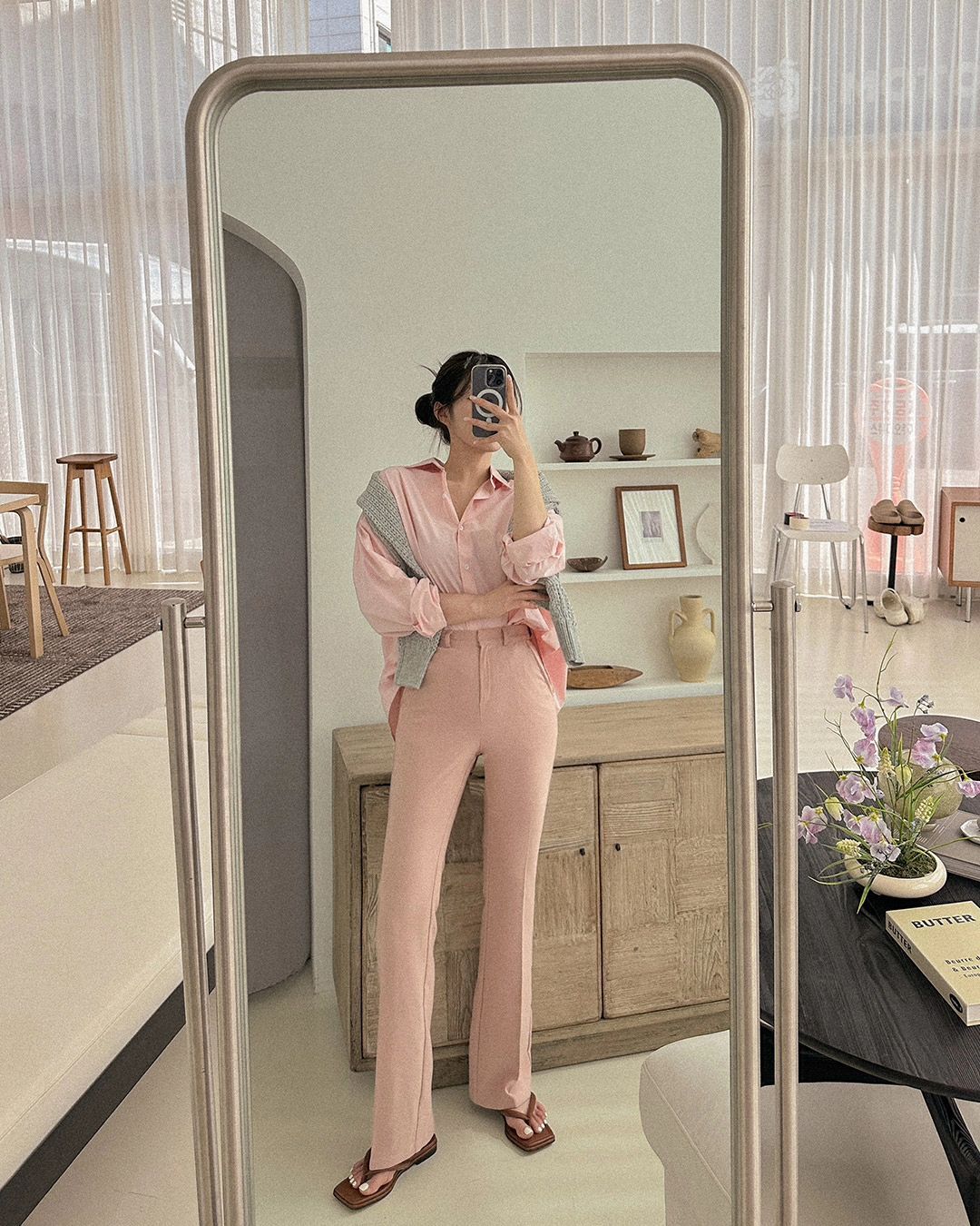 4 kiểu quần nên mặc khi đi giày bệt để chân thon dài, dáng cao hơn-6