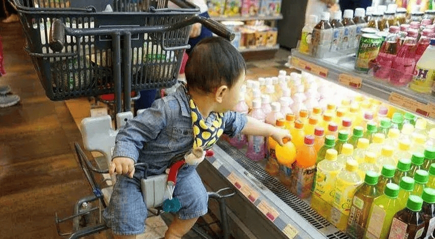 Cháu trai 5 tuổi làm vỡ hộp trứng trong siêu thị, bị nhân viên đòi bồi thường gấp 10 lần: Bà nội bình tĩnh nói 1 câu liền được khen ngợi vì tinh tế-1