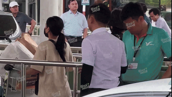 Tóm dính Hoàng Thùy Linh - Đen Vâu cùng về nhà riêng, nhà gái lộ rõ bụng bầu-15