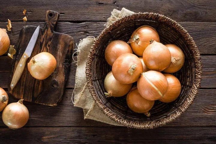 6 cách bảo quản hành tây được lâu, không lo thối hỏng-1