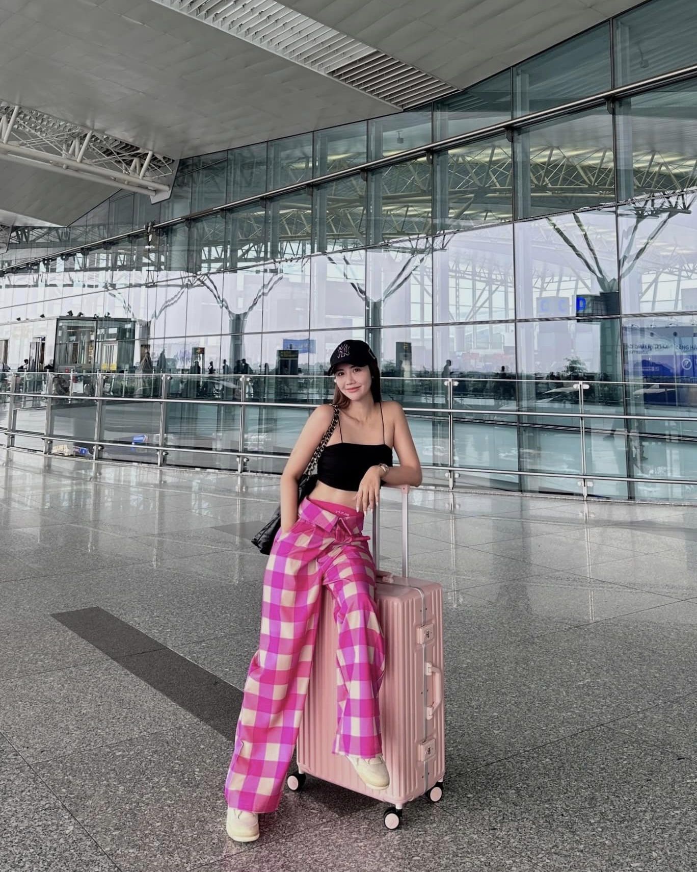 4 cách phối đồ đi du lịch siêu nổi bật, ăn ảnh của Huyền Lizzie-4