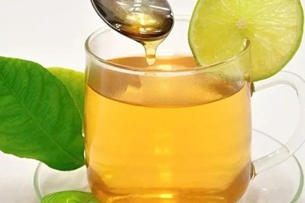 Uống nước chanh pha mật ong có giải rượu bia?