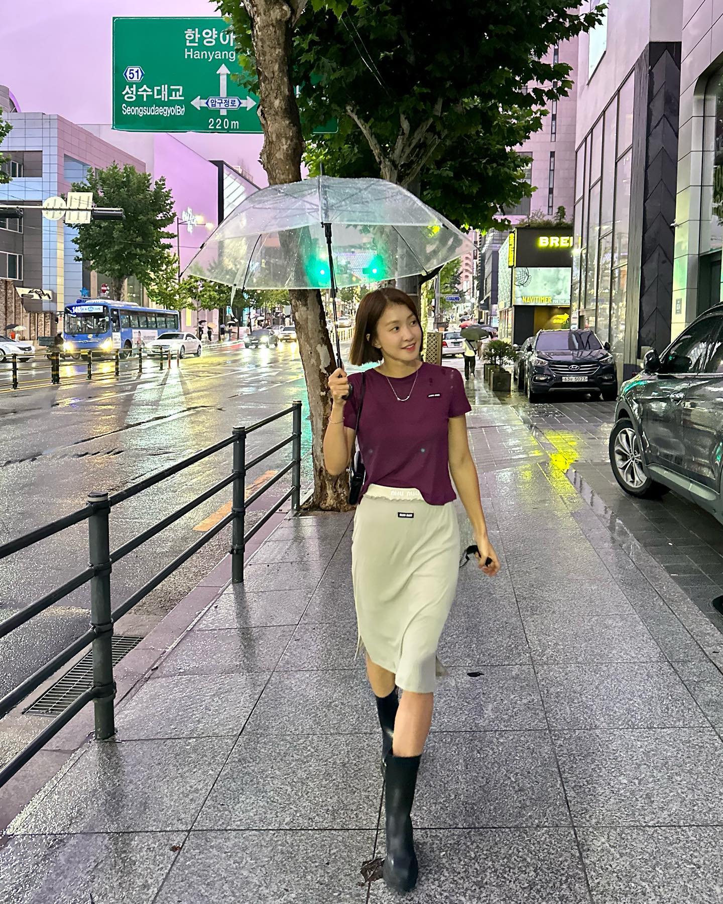 5 mẫu áo thun trẻ trung và thanh lịch dành cho tuổi ngoài 40-8