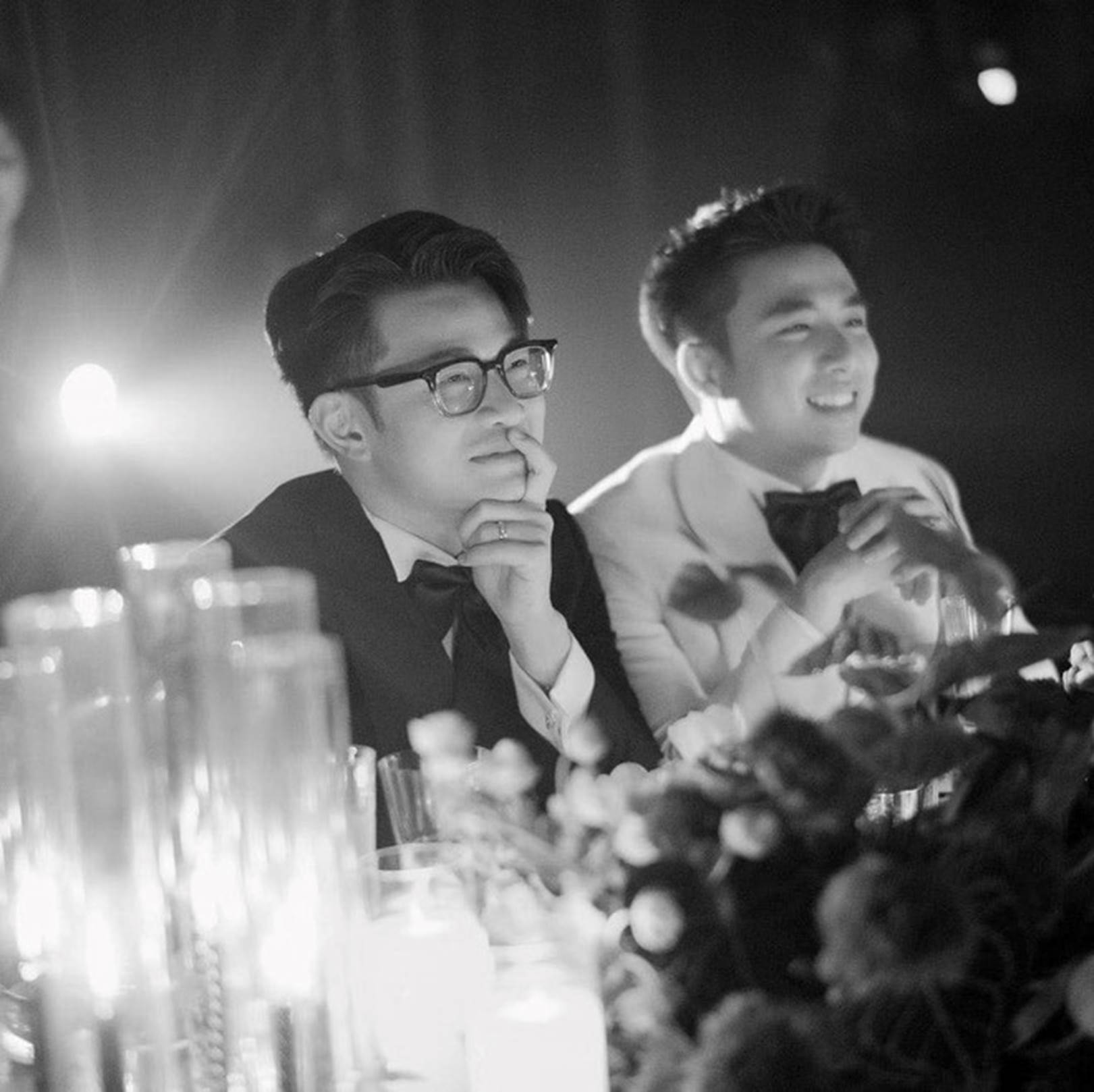 Nét căng loạt ảnh Ninh Dương Story bật khóc trong lễ kỷ niệm 10 năm, thành viên công ty: Cuối cùng thì áo vest trắng đã đứng cạnh áo vest đen rồi-5