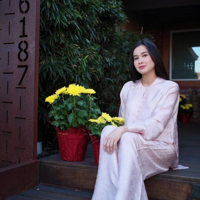 Nhà của Hoa hậu Dương Mỹ Linh ở Mỹ: Vườn đẹp như quán cà phê, trước cửa có loài hoa rực rỡ-17