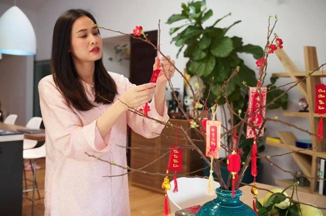 Nhà của Hoa hậu Dương Mỹ Linh ở Mỹ: Vườn đẹp như quán cà phê, trước cửa có loài hoa rực rỡ-19