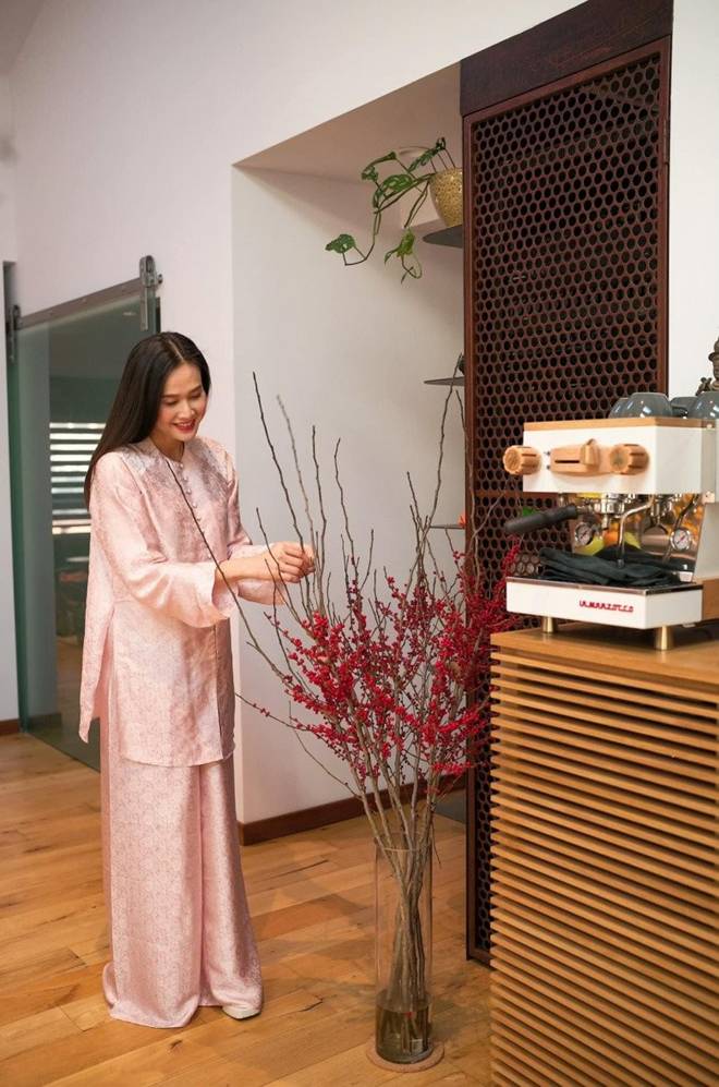 Nhà của Hoa hậu Dương Mỹ Linh ở Mỹ: Vườn đẹp như quán cà phê, trước cửa có loài hoa rực rỡ-20