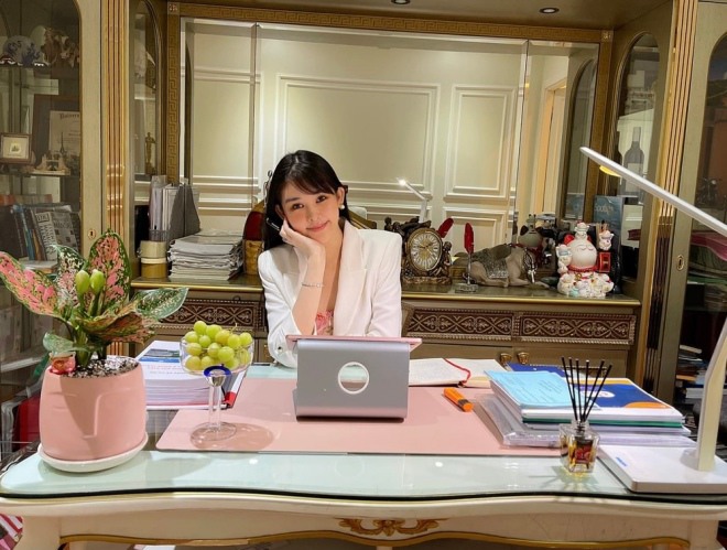 Từng bị tẩy chay, bị đòi tước vương miện, Ngân Anh giờ hạnh phúc, sinh nhật tuổi 29 được chồng MC tặng luôn nhà mới-5