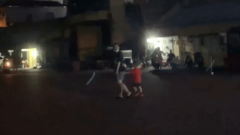 Duy Mạnh được ái nữ cựu chủ tịch CLB Sài Gòn đi xe máy đến đón sau trận, sở hữu tài sản bạc tỉ mà vẫn giản dị thế này-1