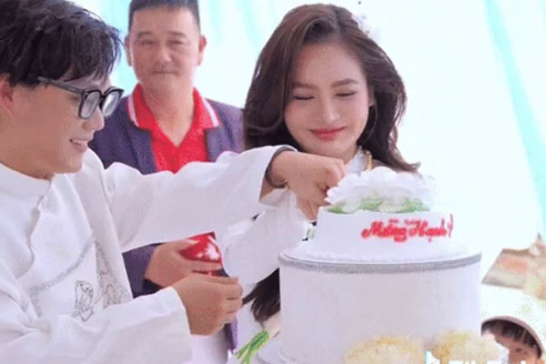 Thấy gì từ đám cưới giả của Phạm Thoại?-4