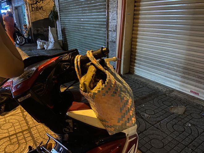 Vụ cháy ở quận 8: Nhà cửa cháy rụi, người dân chở nhau tìm nơi ngủ nhờ qua đêm-6