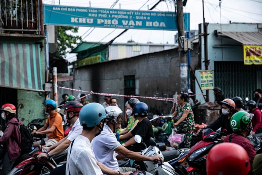 Cảnh hoang tàn sau vụ cháy dãy nhà ở quận 8-9
