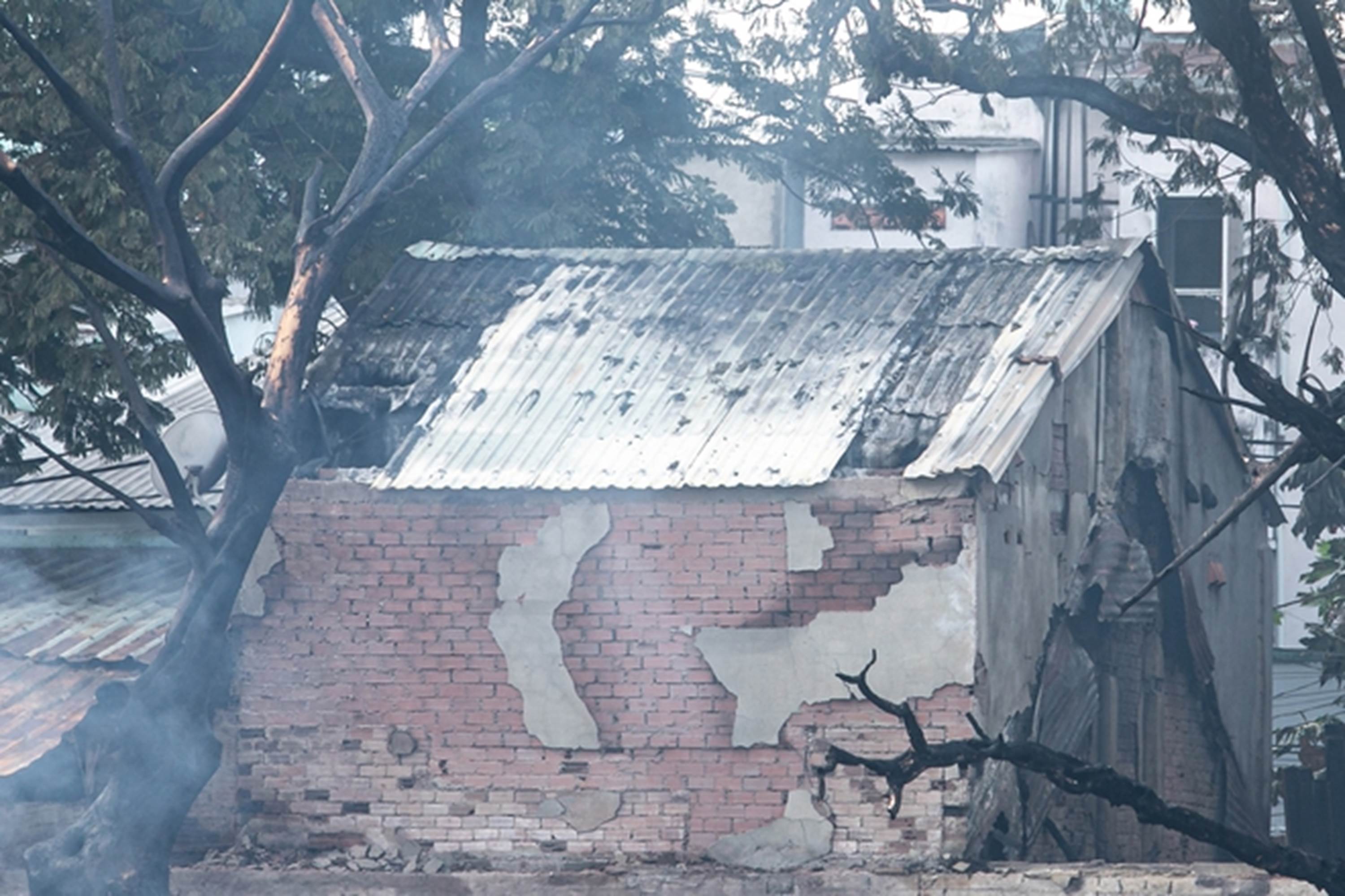 Cảnh hoang tàn sau vụ cháy dãy nhà ở quận 8-15