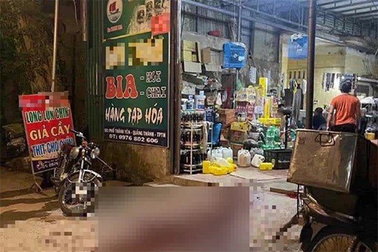 Một người đàn ông bị hàng xóm đâm tử vong trước quán bia