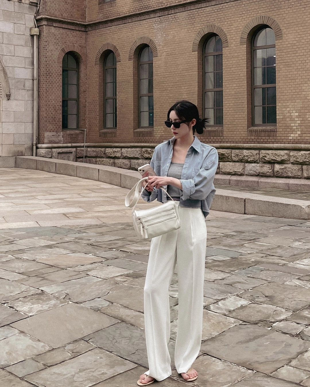 Nên mặc gì khi búi tóc để ghi điểm về cả nhan sắc lẫn phong cách?-3