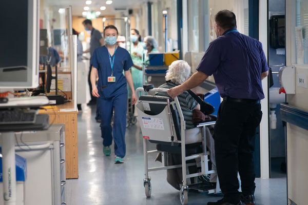 Gần 14.000 ca tử vong ở Anh do chờ cấp cứu quá lâu-1