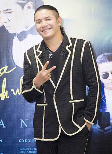 Ngoại hình gây lo lắng hiện tại của Kasim Hoàng Vũ: Sụt 15kg, bị biến dạng gương mặt vì 1 căn bệnh-10