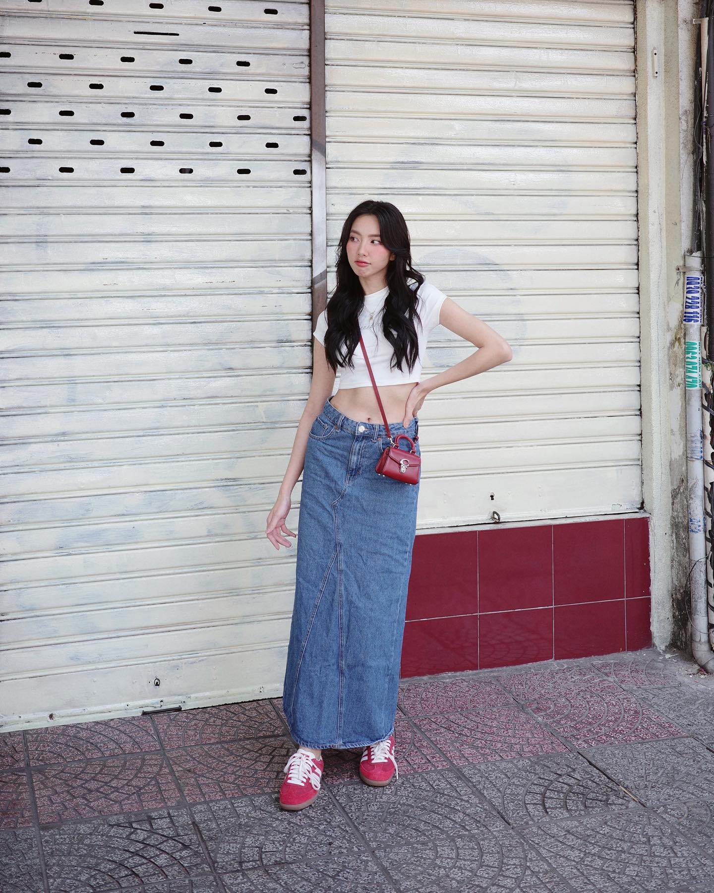 Kiểu chân váy khiến mỹ nhân Việt mê mẩn: Diện lên trẻ trung, sang hơn vài bậc-4