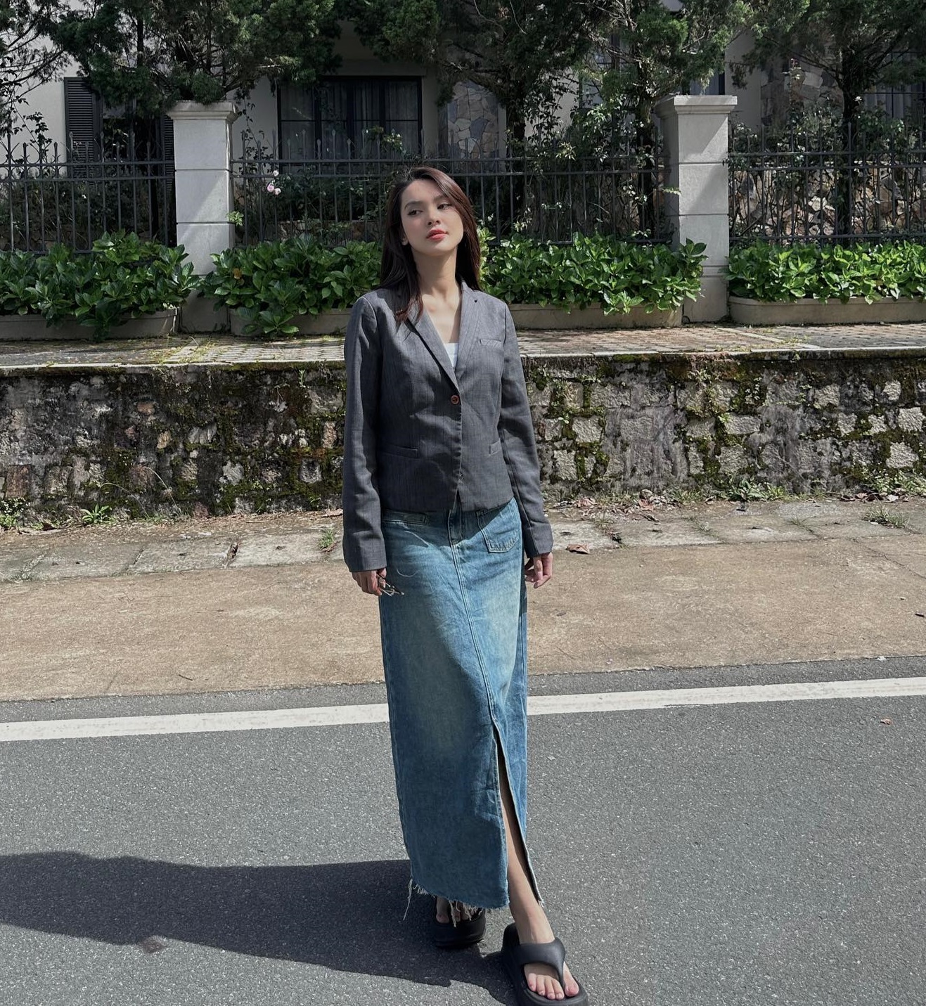 Kiểu chân váy khiến mỹ nhân Việt mê mẩn: Diện lên trẻ trung, sang hơn vài bậc-7