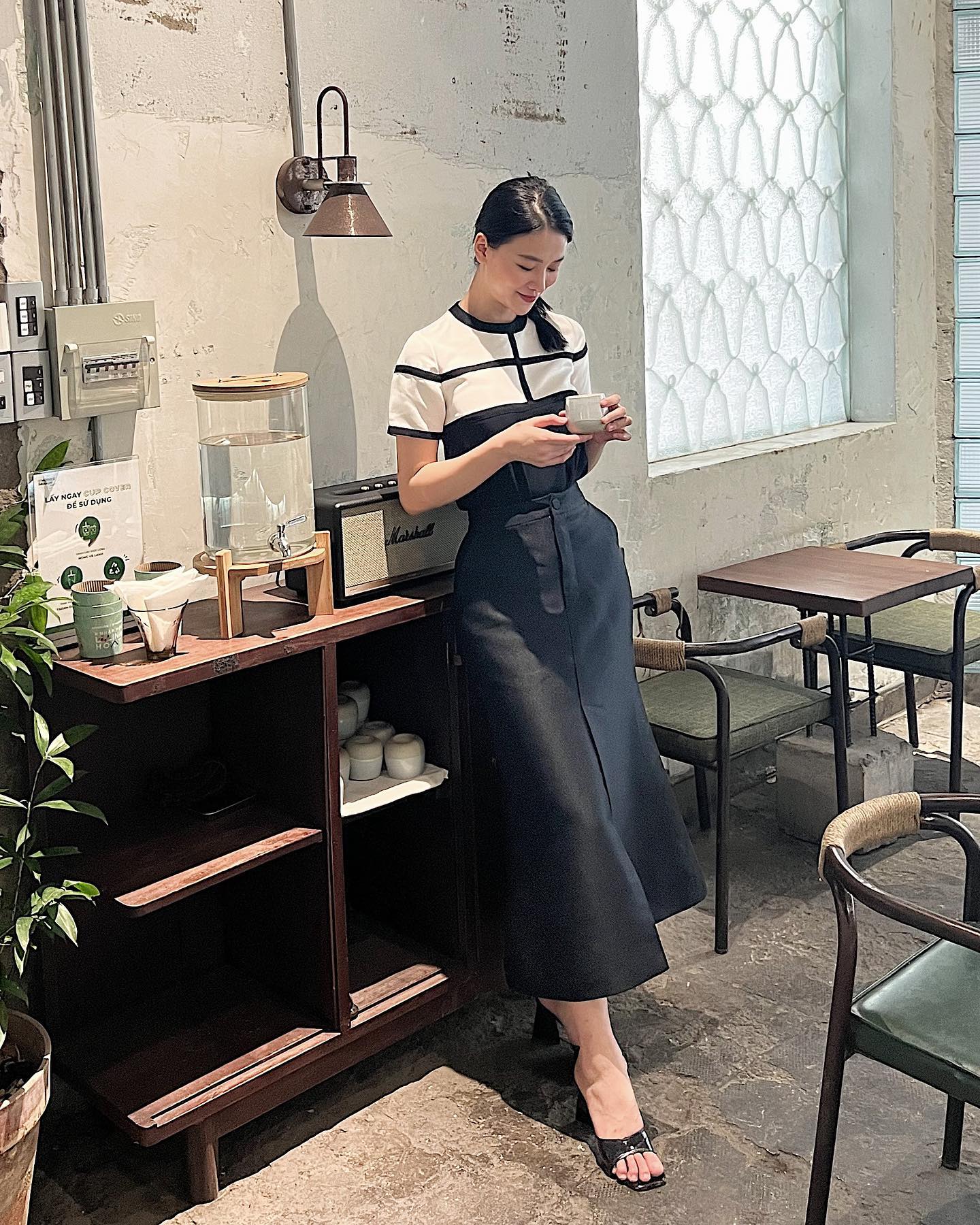 Kiểu chân váy khiến mỹ nhân Việt mê mẩn: Diện lên trẻ trung, sang hơn vài bậc-9