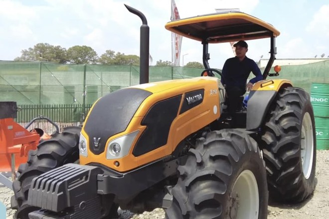 Trước khi mất kênh YouTube, đối mặt tổn thất khủng, Quang Linh Vlogs rực rỡ: Đầu tư 4 tỷ đồng cho trang trại 14ha ở Angola, làm phó Chủ tịch, sánh bước bên Hoa hậu Thuỳ Tiên-9